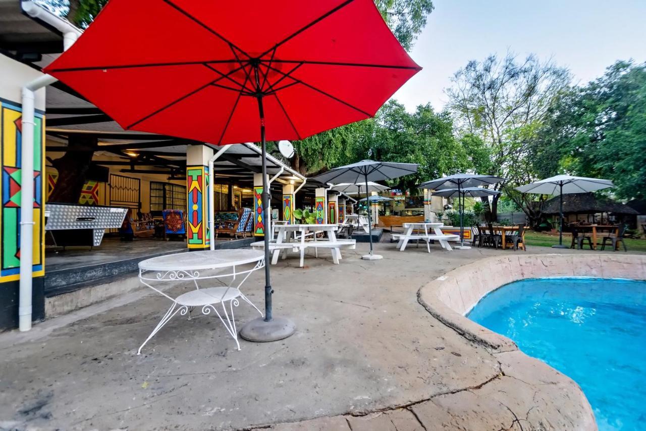 Shoestrings Backpackers Vic Falls *