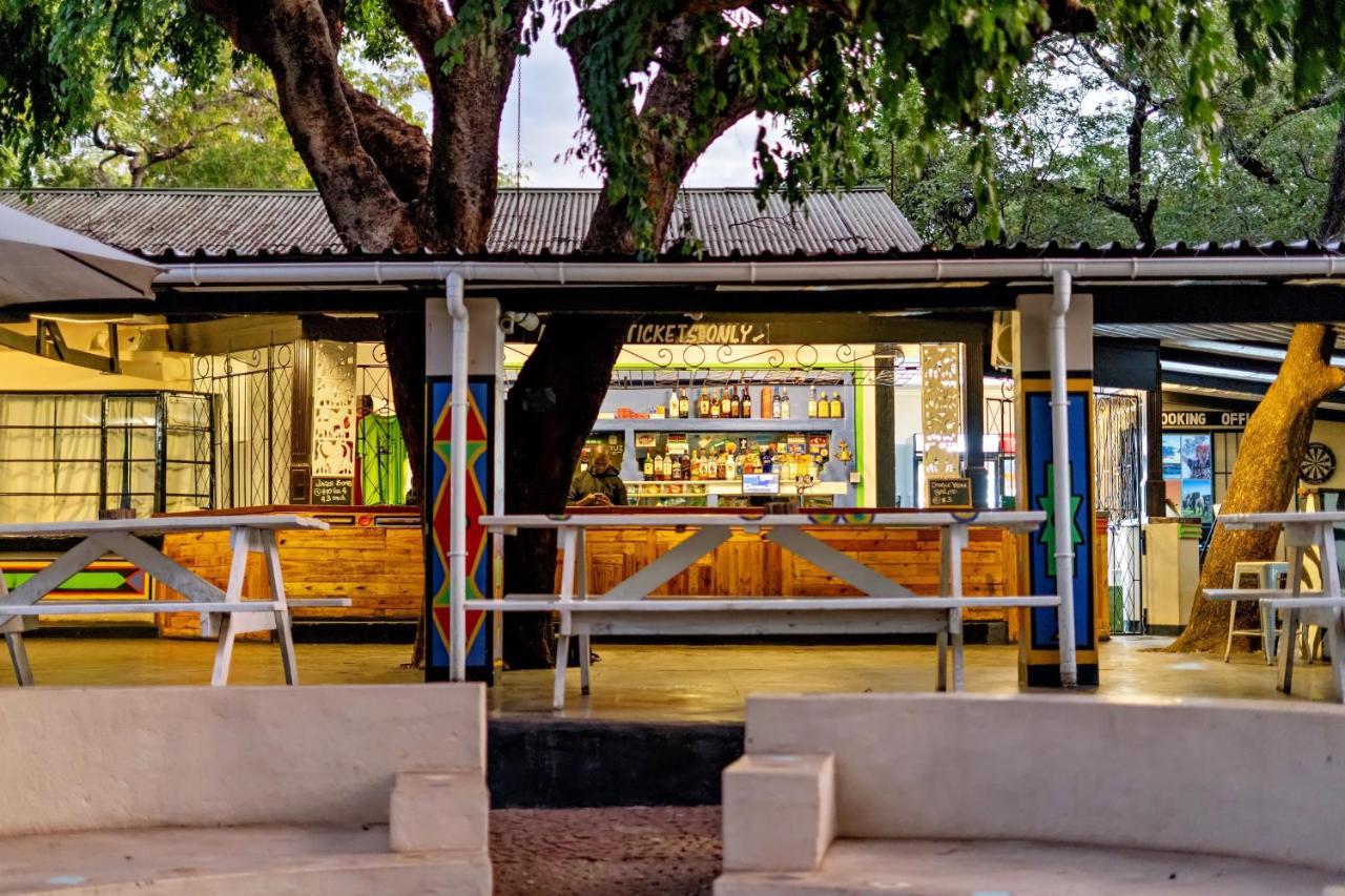 Shoestrings Backpackers Vic Falls Hostel