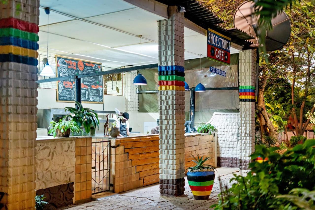 Shoestrings Backpackers Vic Falls *