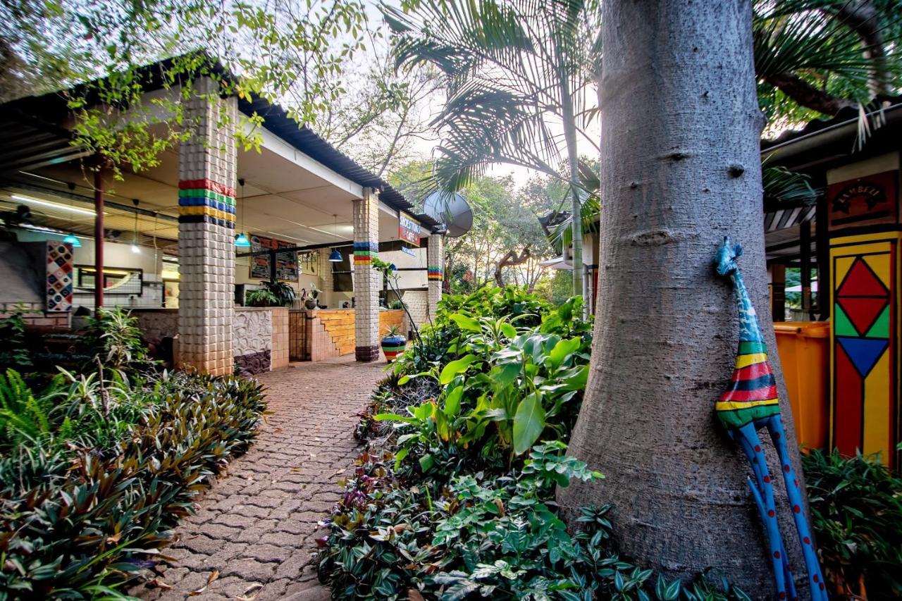 Hostel Shoestrings Backpackers Vic Falls