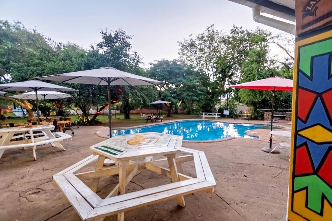 Shoestrings Backpackers Vic Falls Hostel *