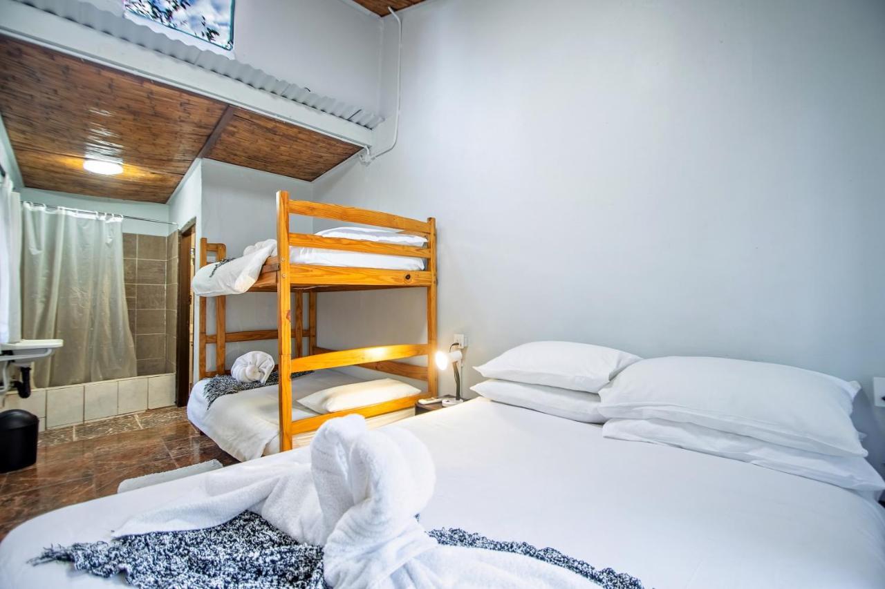 Shoestrings Backpackers Vic Falls Hostel *